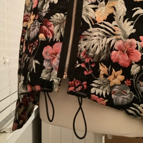 BLANKNYC Anthropologie Floral  Extra Small Front Zip Hooded Jacket Top XS - Picture 4 of 5